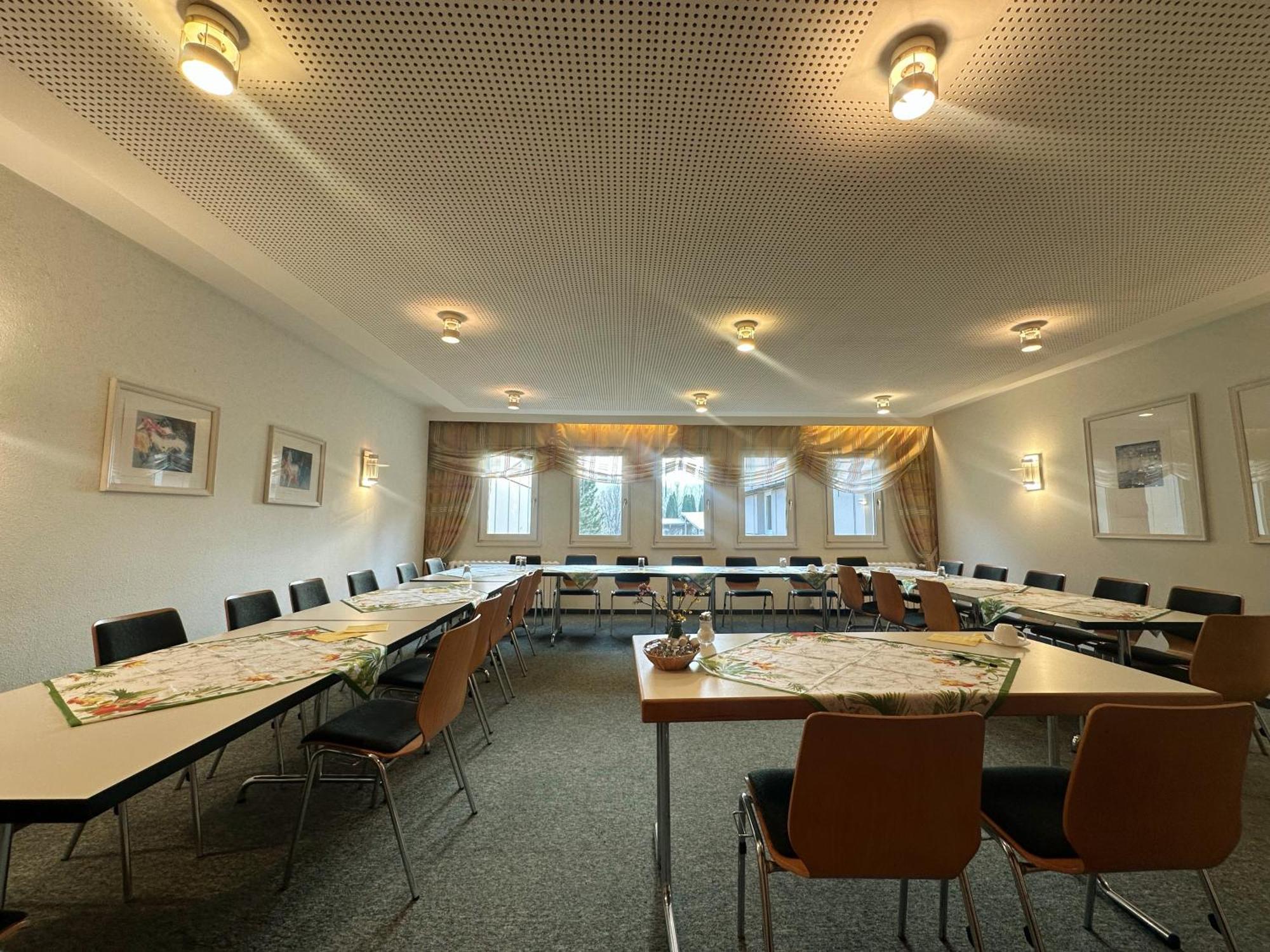 Hotel Am Laerchenberg I Fruehstueck, Wlan, Parkplatz Schirgiswalde-Kirschau Экстерьер фото