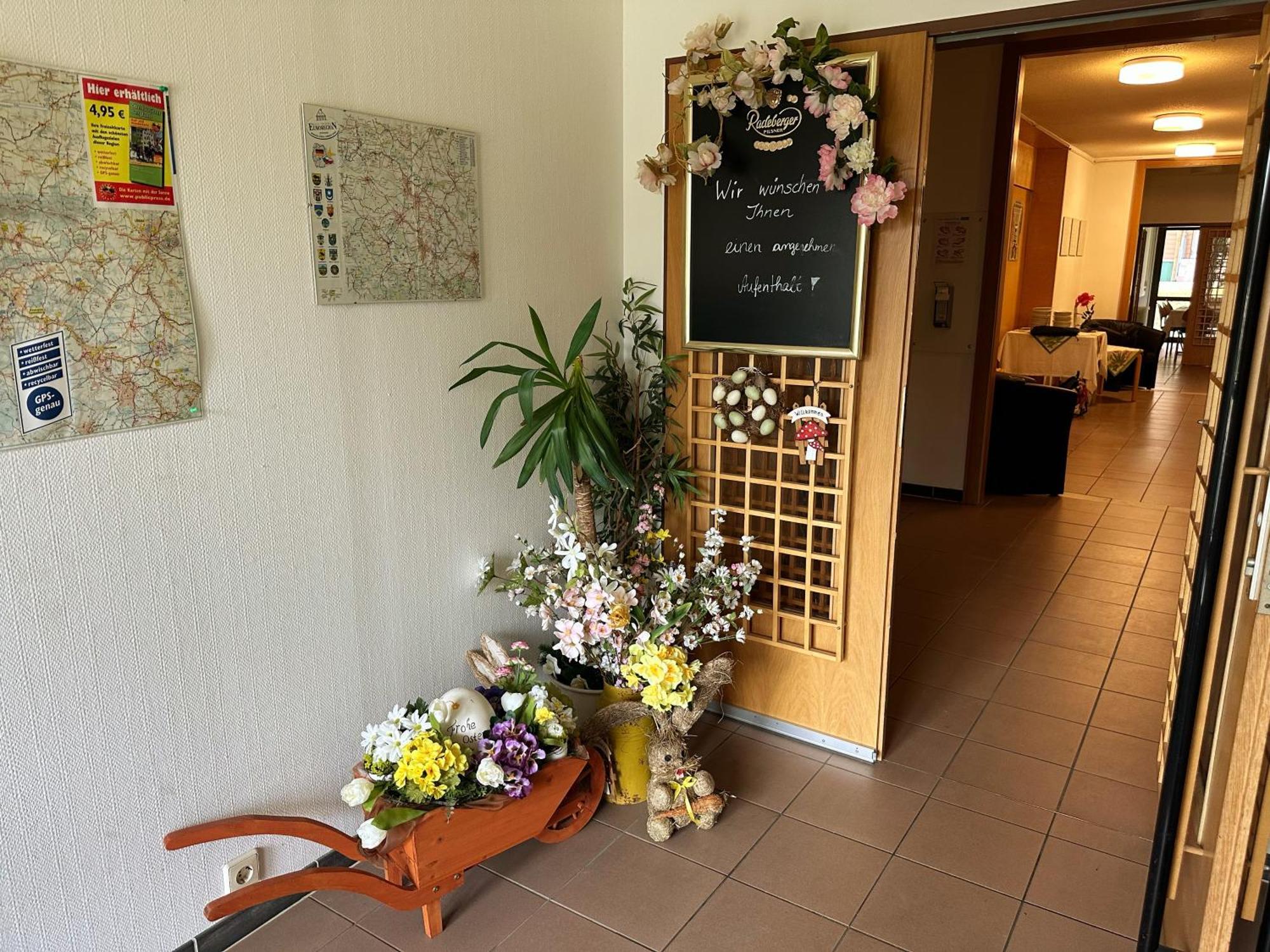 Hotel Am Laerchenberg I Fruehstueck, Wlan, Parkplatz Schirgiswalde-Kirschau Экстерьер фото