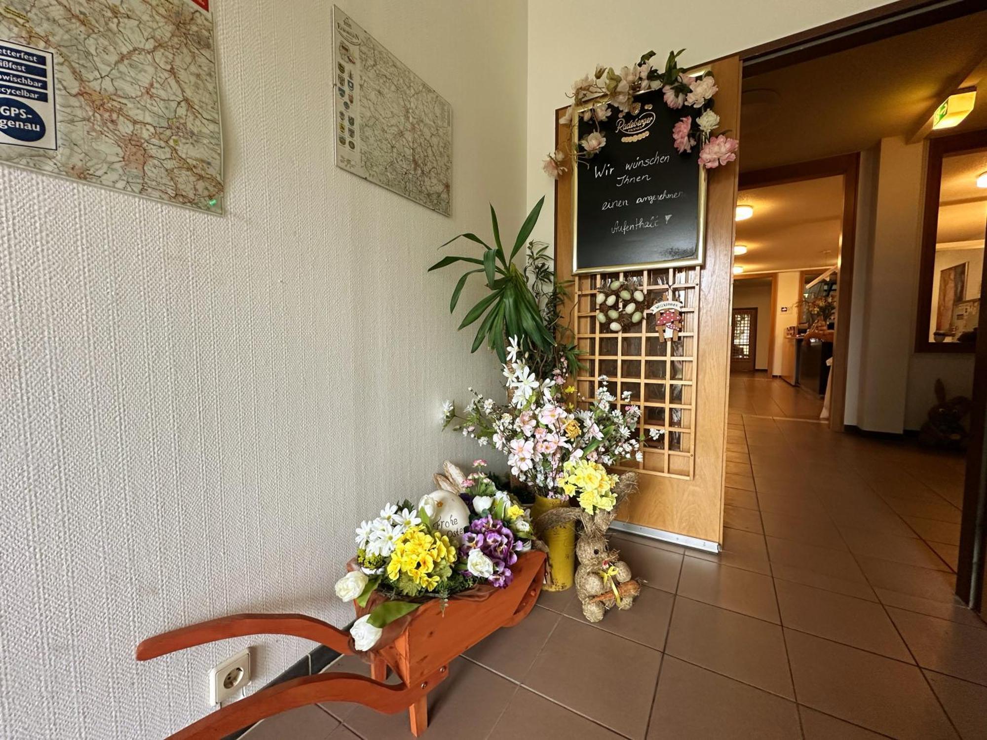 Hotel Am Laerchenberg I Fruehstueck, Wlan, Parkplatz Schirgiswalde-Kirschau Экстерьер фото