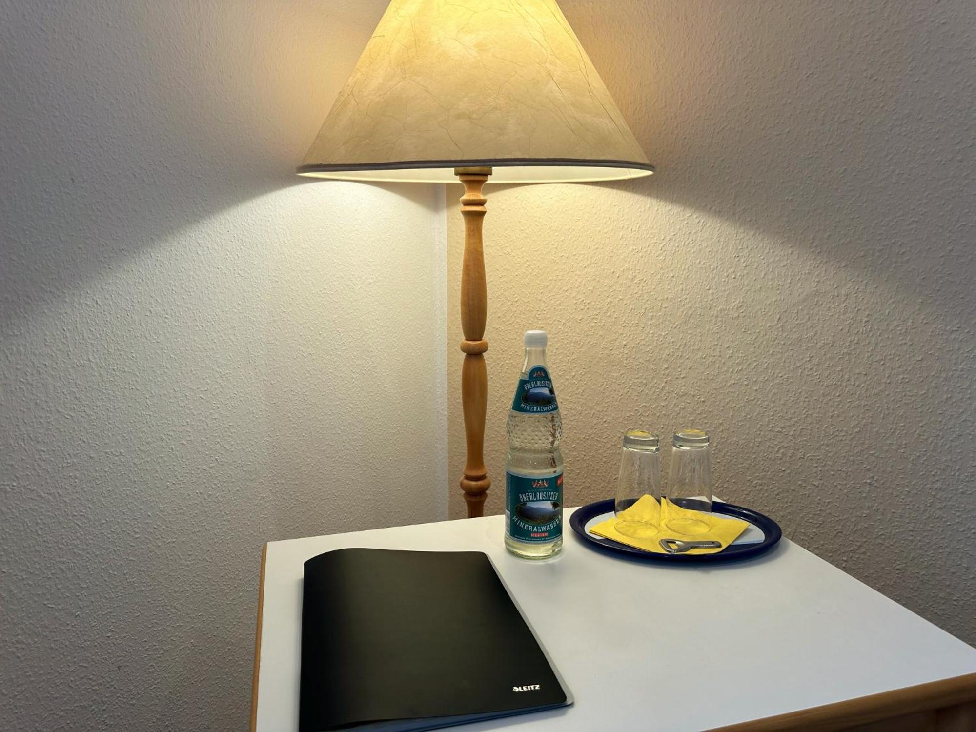 Hotel Am Laerchenberg I Fruehstueck, Wlan, Parkplatz Schirgiswalde-Kirschau Экстерьер фото