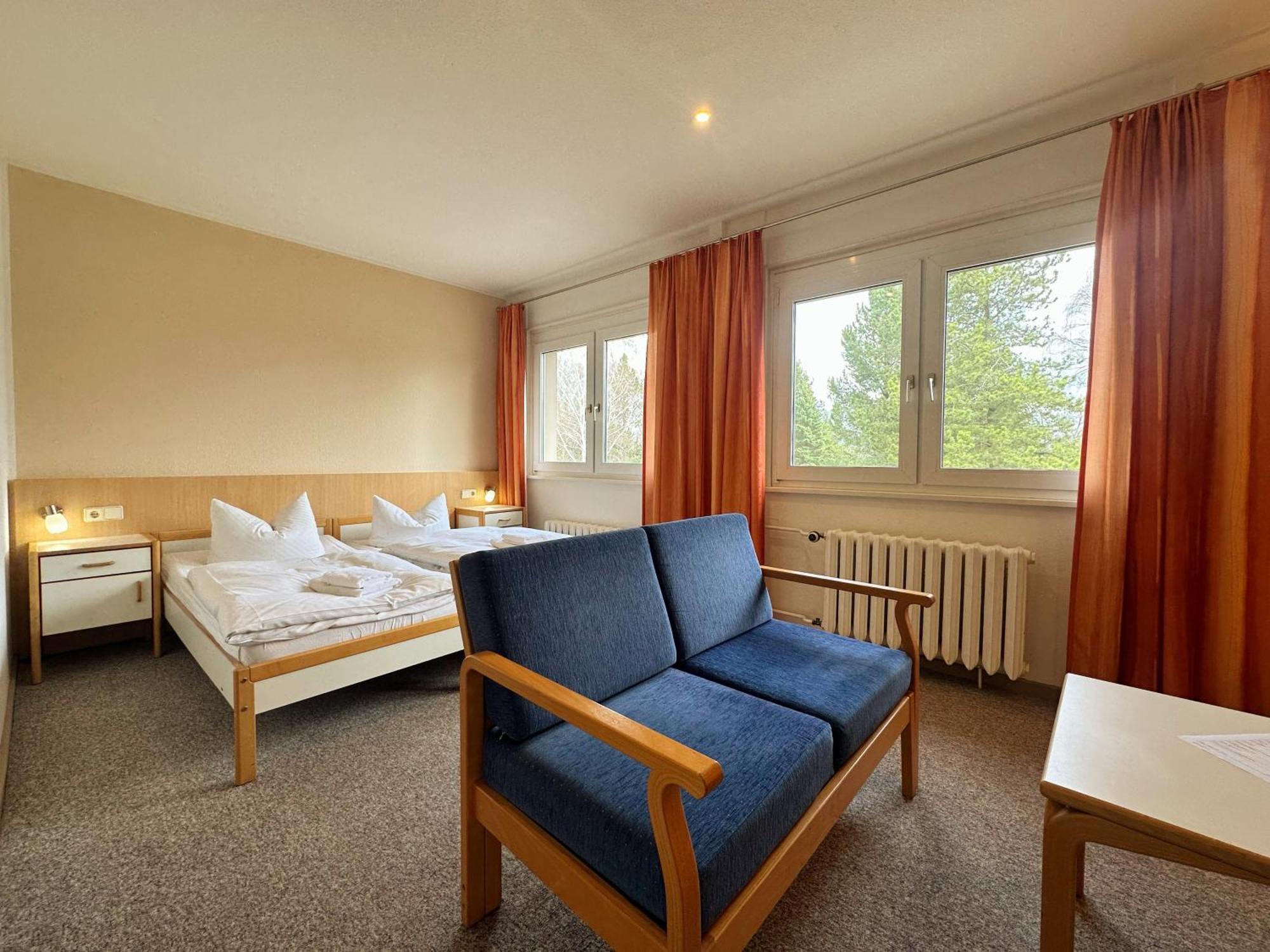 Hotel Am Laerchenberg I Fruehstueck, Wlan, Parkplatz Schirgiswalde-Kirschau Экстерьер фото