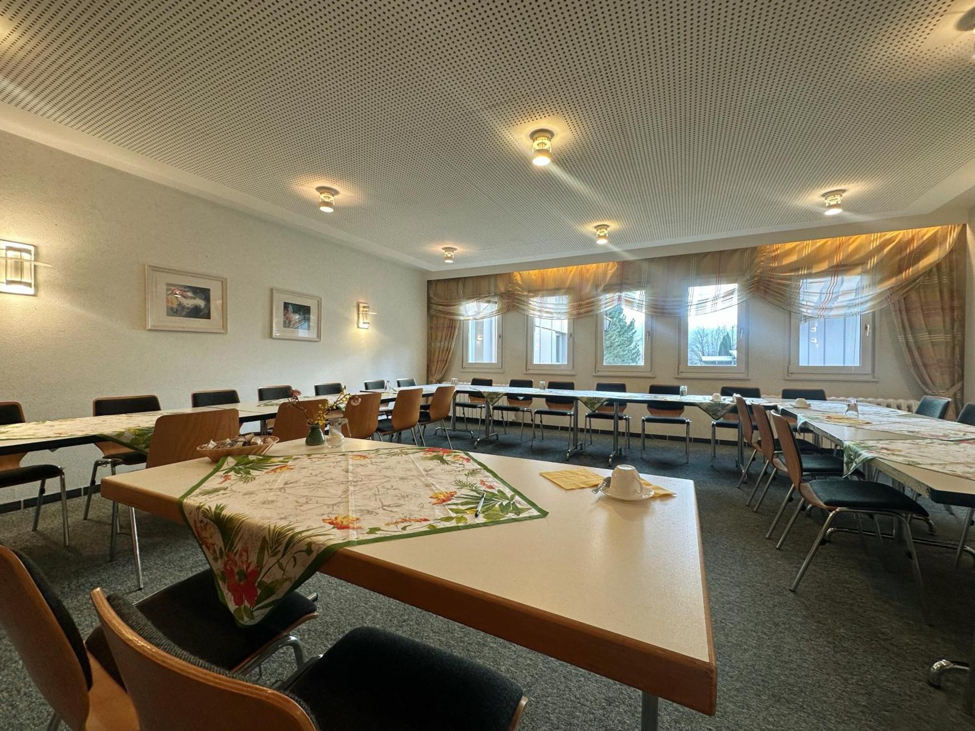 Hotel Am Laerchenberg I Fruehstueck, Wlan, Parkplatz Schirgiswalde-Kirschau Экстерьер фото