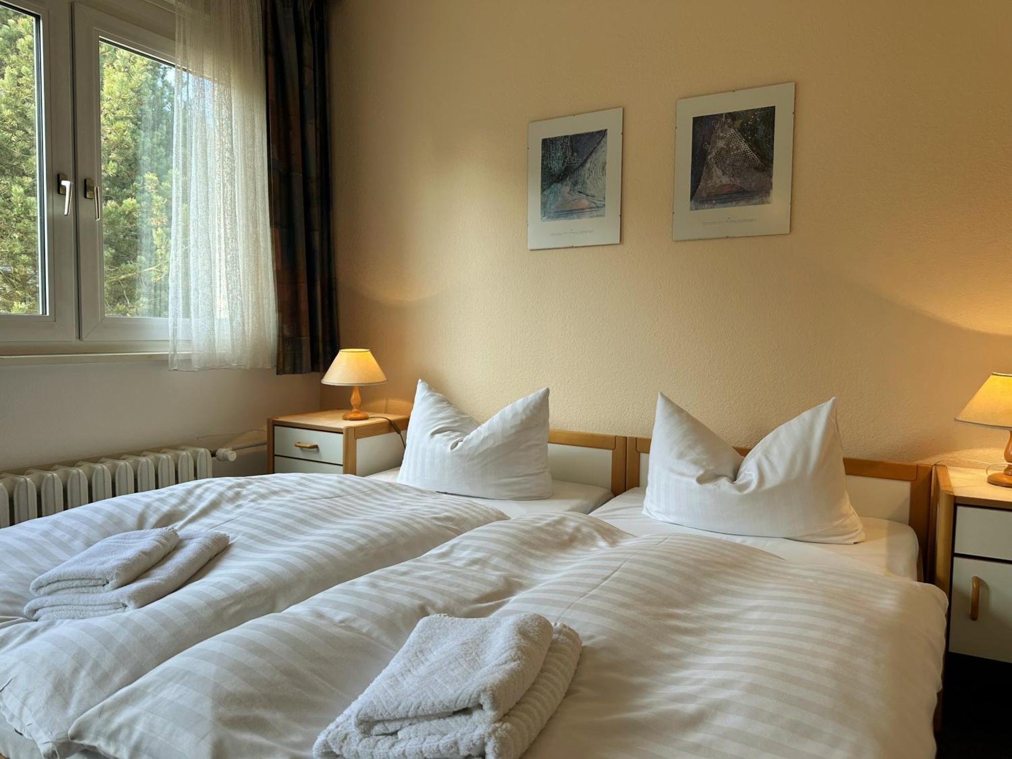 Hotel Am Laerchenberg I Fruehstueck, Wlan, Parkplatz Schirgiswalde-Kirschau Экстерьер фото