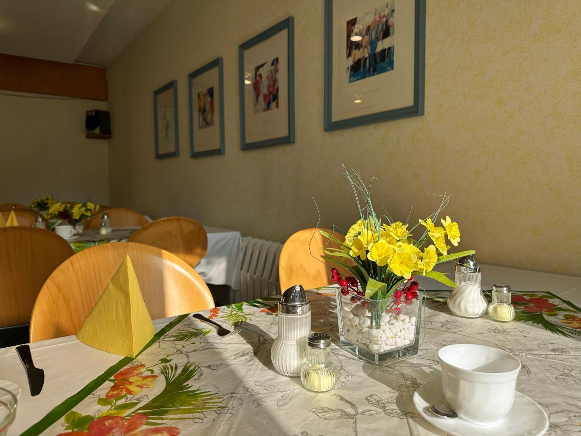 Hotel Am Laerchenberg I Fruehstueck, Wlan, Parkplatz Schirgiswalde-Kirschau Экстерьер фото